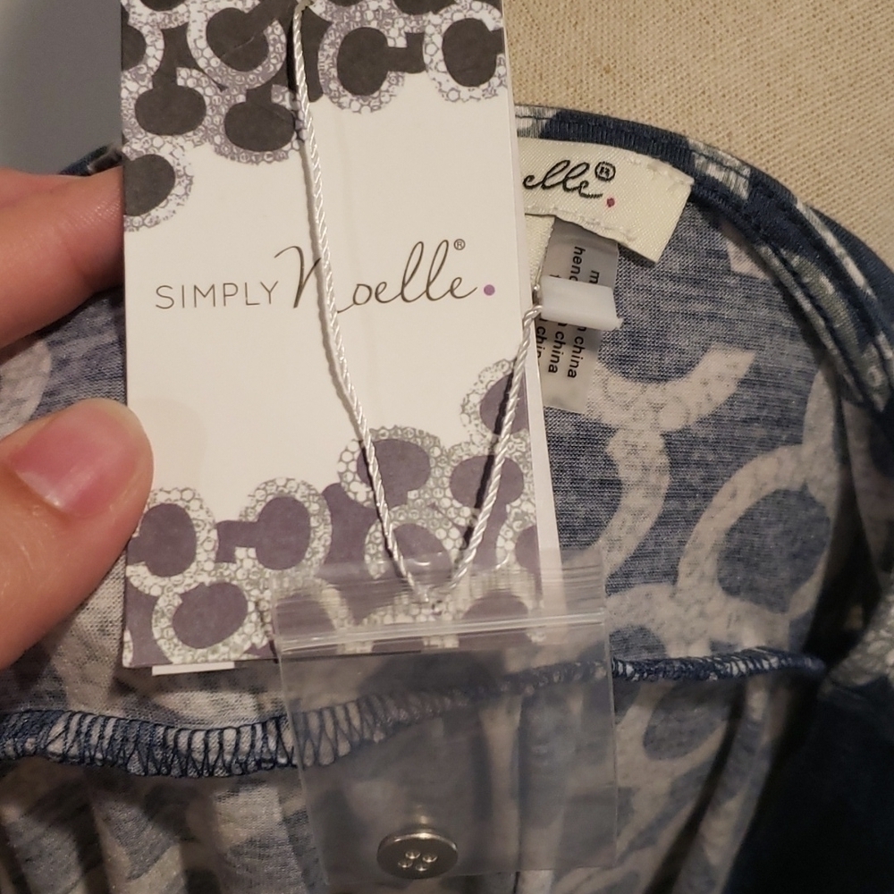 𝅺NWT SIMPLY NOELLE 'C' Printed Tunic - Picture 6 of 6